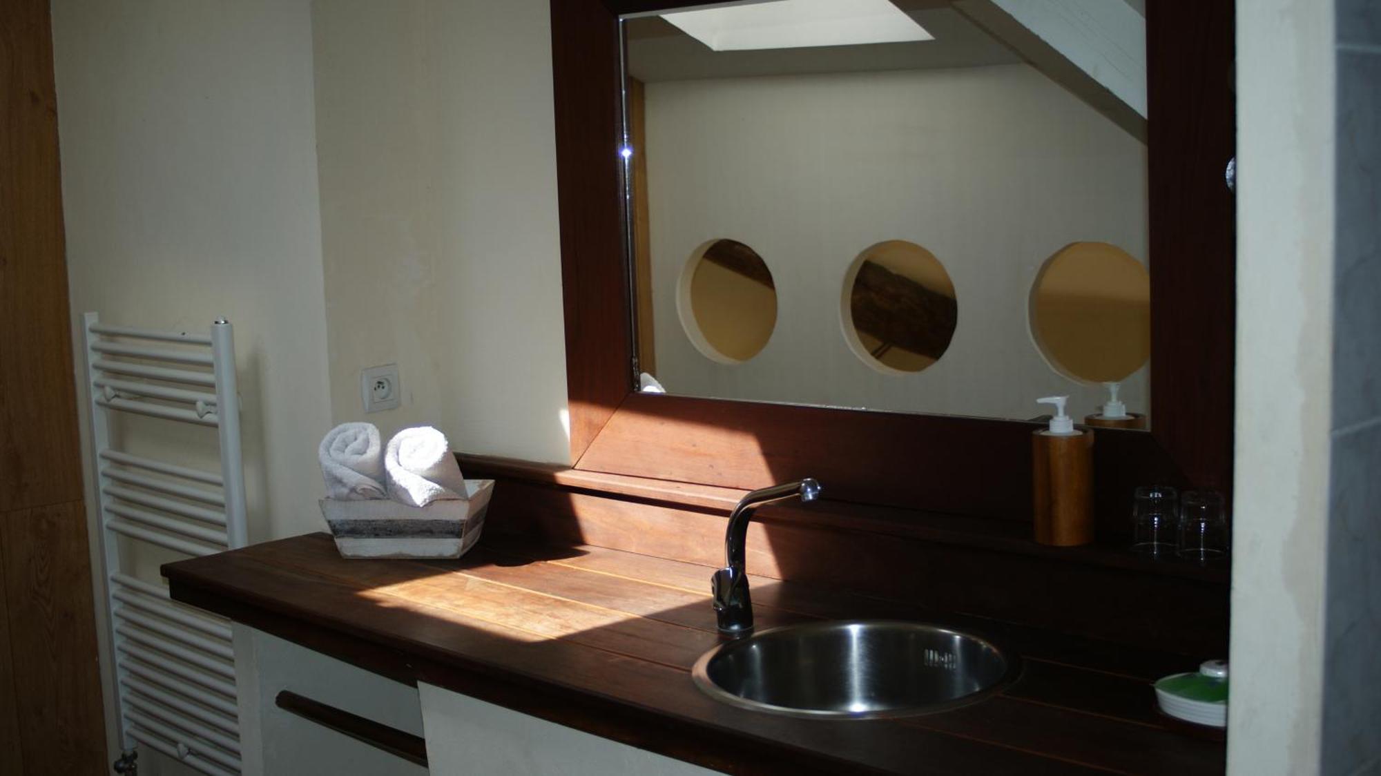 Demeure De Digoine "Chambre D'Hotes" Bourg-Saint-Andéol Екстериор снимка
